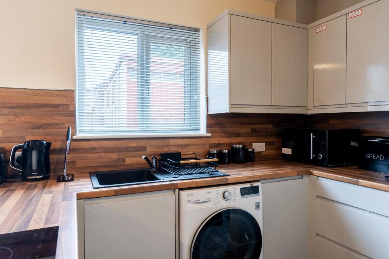 3 Bed House With Homely Comforts Close To Amenities, Food Places And Supermarkets Sheffield Luaran gambar