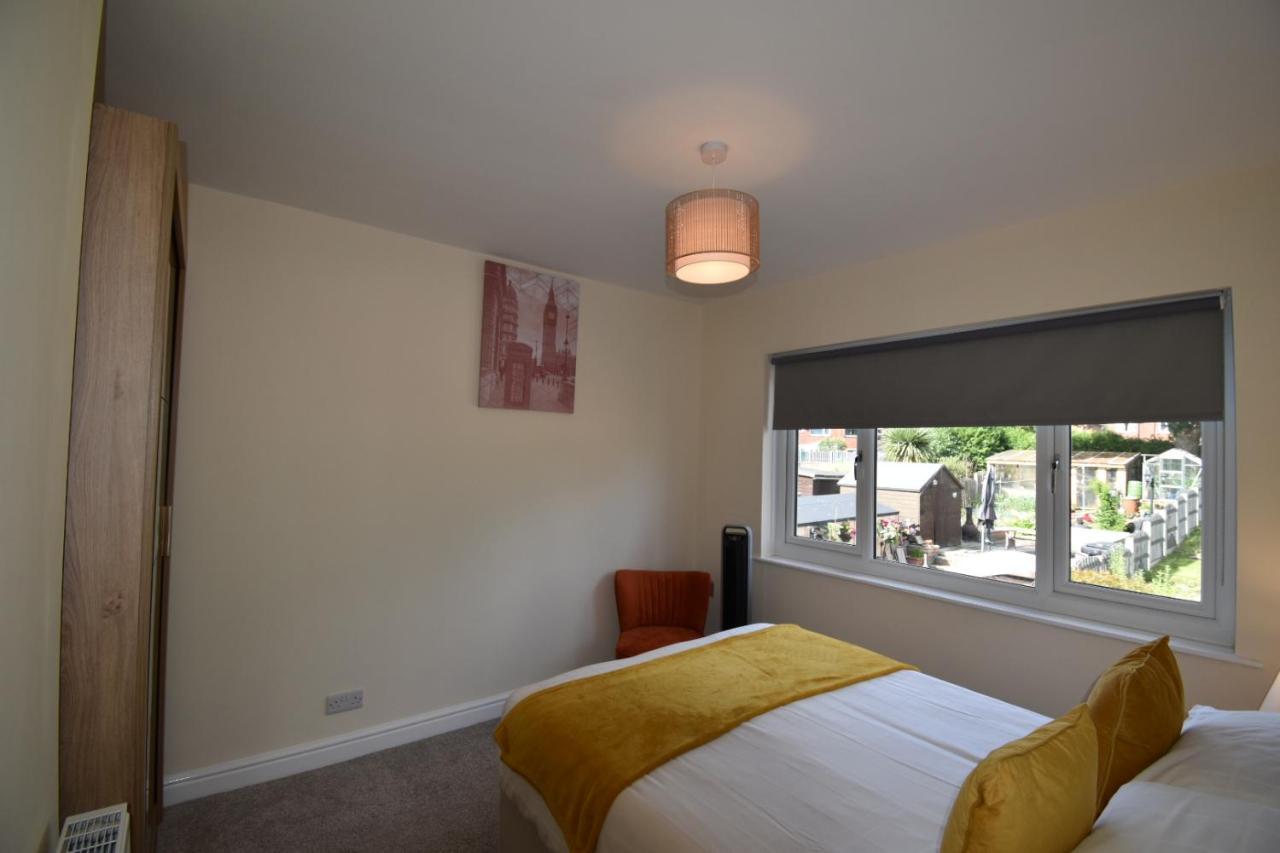 3 Bed House With Homely Comforts Close To Amenities, Food Places And Supermarkets Sheffield Luaran gambar